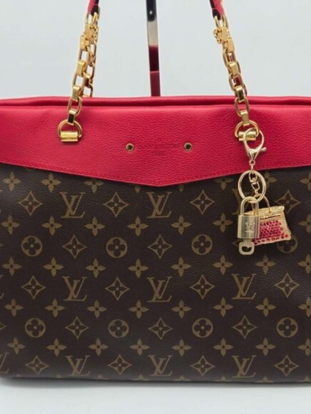 Authentic Louis Vuitton Gold Padlock & Key 🔒 LV Bag Charm Unbranded Keychain - Picture 10 of 10